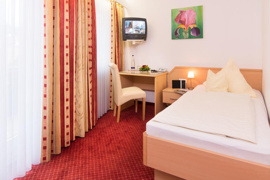 Hotel Garni Regina Oberstdorf Bagian luar foto
