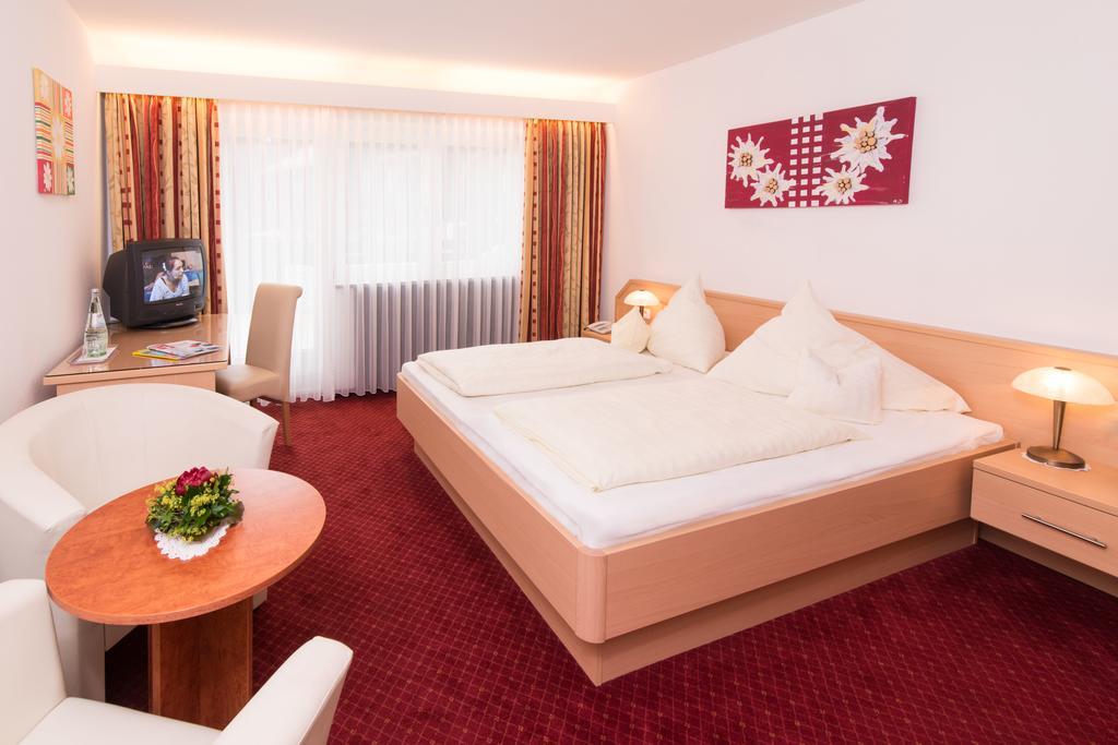 Hotel Garni Regina Oberstdorf Bagian luar foto